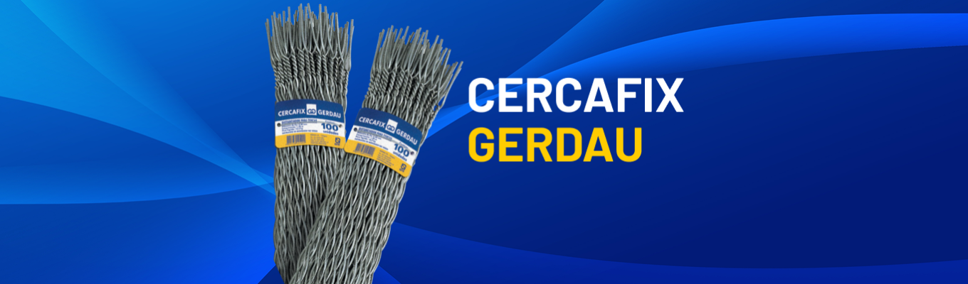 Dois feixes de arame Cercafix Gerdau com rótulos azuis e amarelos sobre fundo com tons de azul e texto promocional 'Cercafix Gerdau'.
