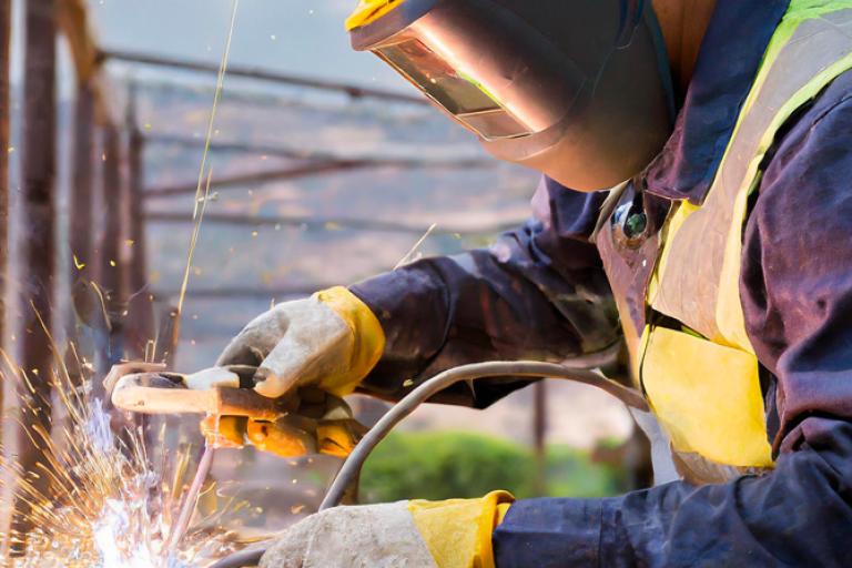 O que faz um serralheiro e quais são os serviços de serralheria?