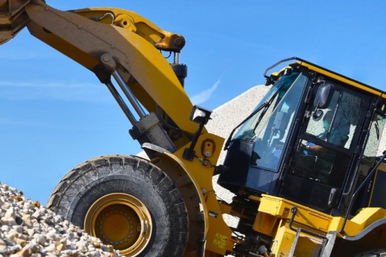 Tipos de Equipamentos Agrícolas com Componentes de Aço 