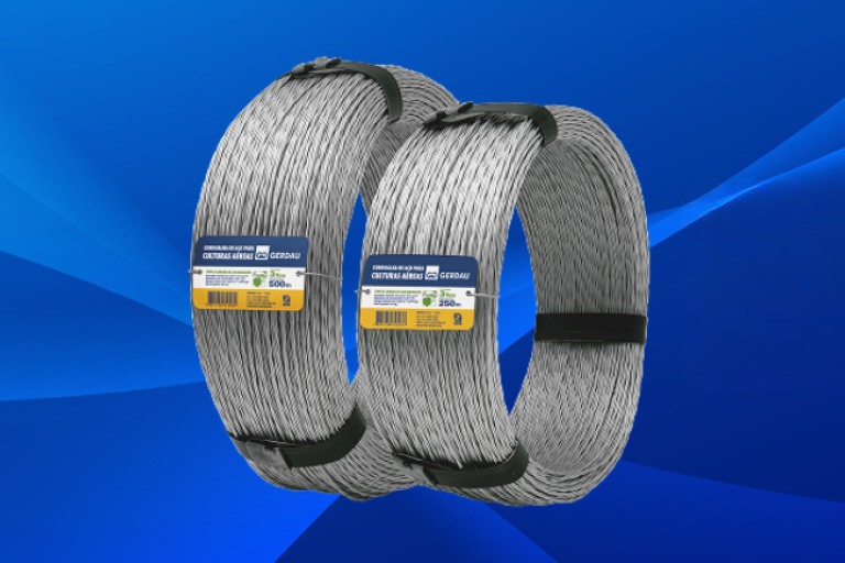 Duas Cordoalhas de aço Gerdau sobre fundo azul.