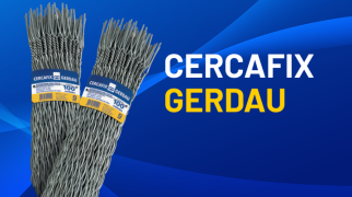 Dois feixes de arame Cercafix Gerdau com rótulos azuis e amarelos sobre fundo com tons de azul e texto promocional 'Cercafix Gerdau'.