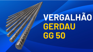 Vergalhões de aço Gerdau GG 50 alinhados em perspectiva sobre fundo azul.