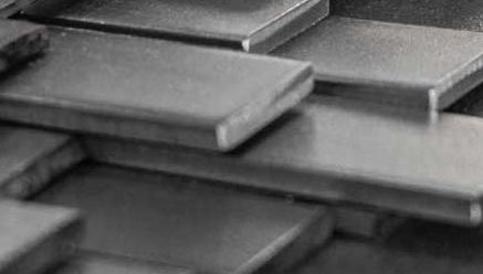 Barra chatas para longarinas em implementos rodoviários